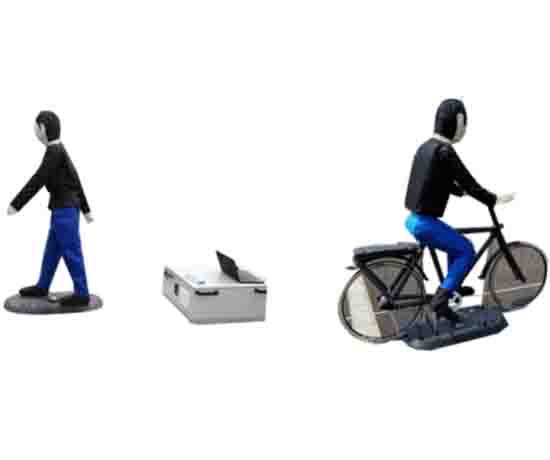 智能網(wǎng)聯(lián)移動假人、假車、交通標志